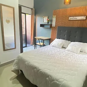  Apartamento 31 Con Balcon En Laureles Estadio Colombia